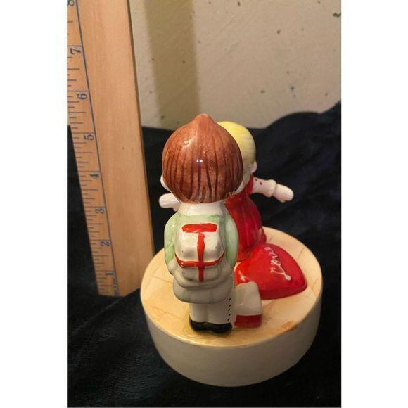 Vintage Ceramic Valentines Love Boy Girl Kitten Adorable figures on a base - Picture 4 of 10